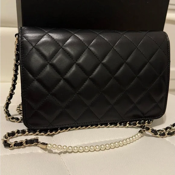 😍👜Chanel Iridescent Lambskin Quilted Pearl Wallet On Chain WOC Black - Picture 3 of 15
